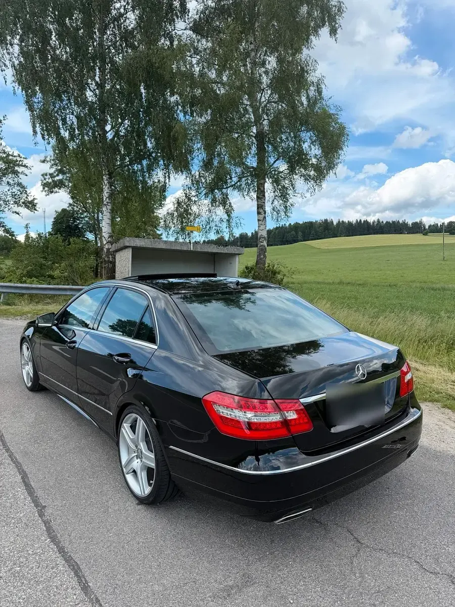 Gebraucht Mercedes E350 Avantgarde 265 PS (194 kW) 2012 Schwarz Limousine