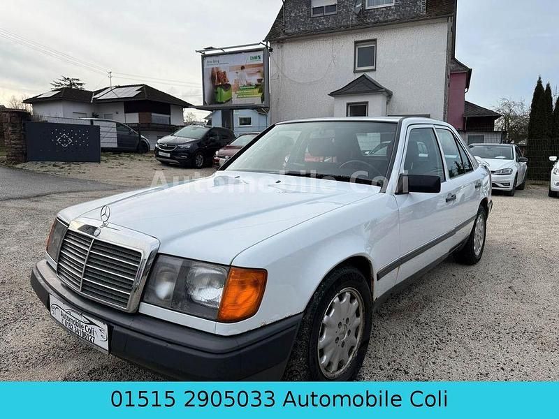 Weiß Gebraucht 1988 Mercedes 260 Limousine | 4.999 € - Bild 1/4