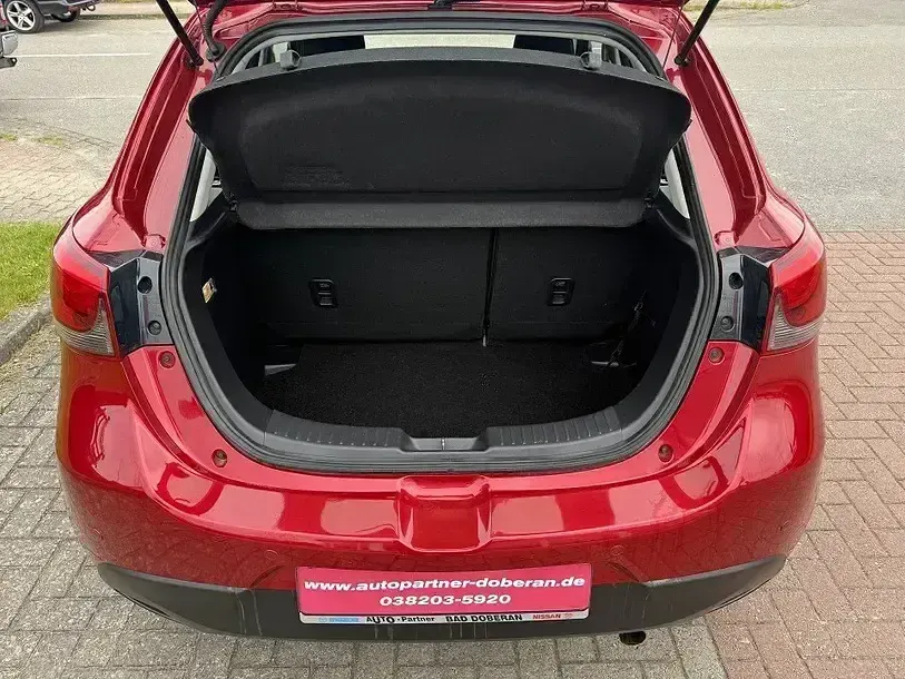 Używany Mazda 2 90 KM (66 kW) 2015 Czerwony Hatchback