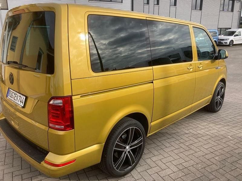 Second-hand VW T6 150 CP (110 kW) 2019 Galben Van