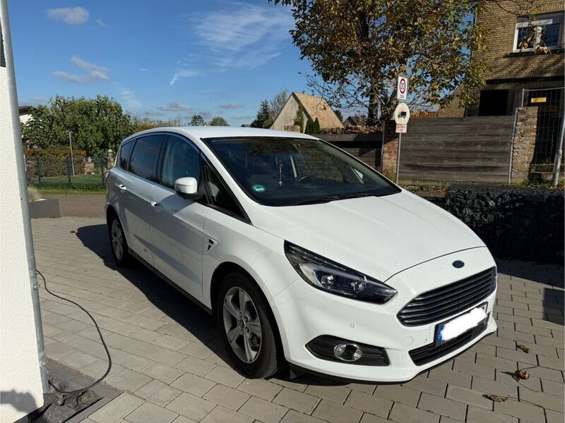 Weiß Gebraucht 2019 Ford S-MAX Titanium Van / Kleinbus | 17.600 € (Guter Preis) - Bild 1/4