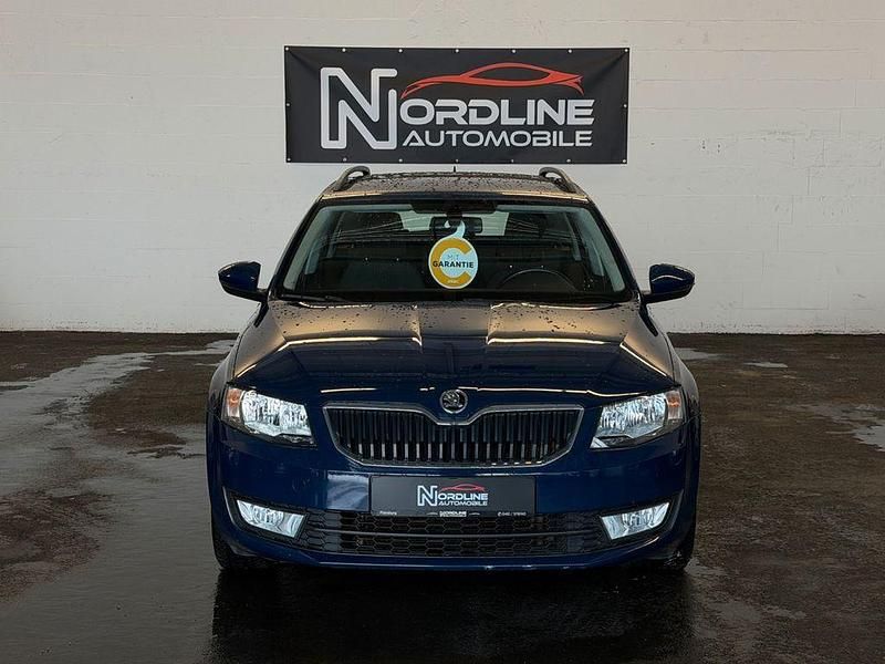 Gebraucht Skoda Octavia Ambition 150 PS (110 kW) 2015 Blau Kleinwagen