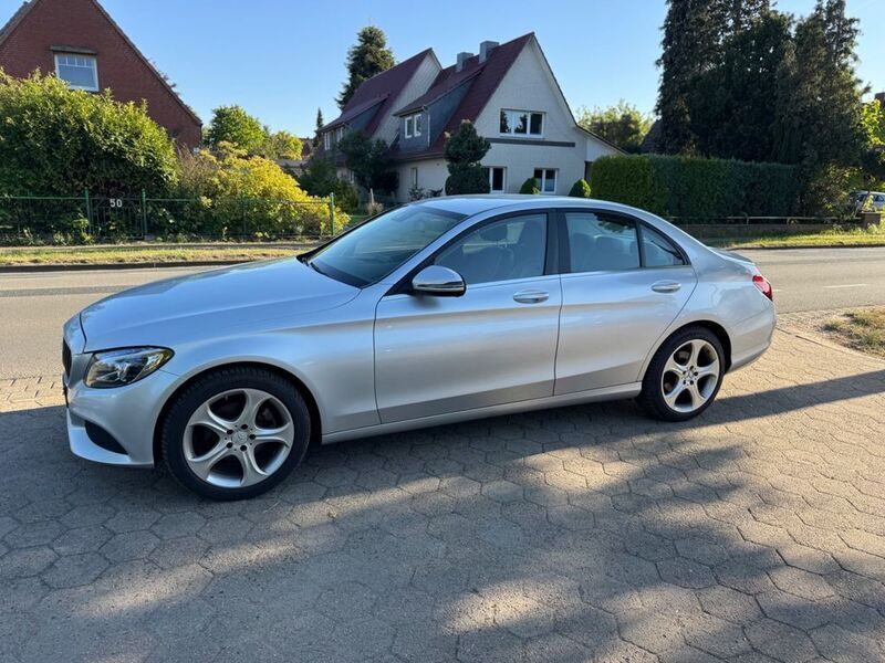 Silber Gebraucht 2016 Mercedes C220 Limousine | 11.300 € (Superpreis) - Bild 1/4