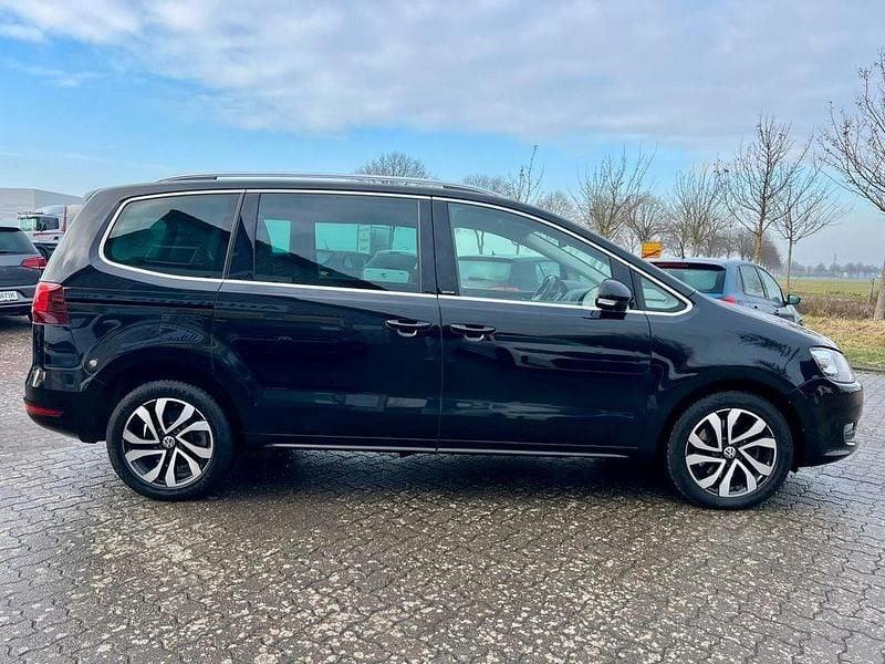 Gebraucht VW Sharan Active 150 PS (110 kW) 2022 Schwarz Van / Kleinbus