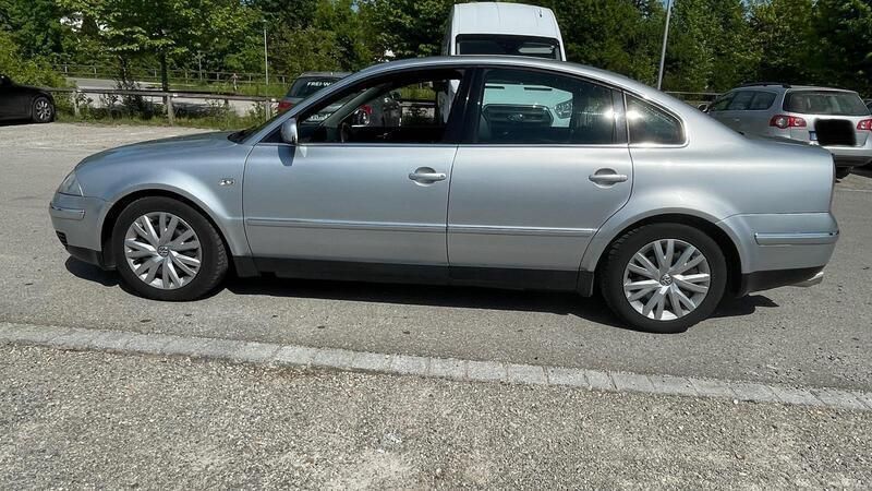 Silber Gebraucht 2002 VW Passat Limousine | 3.599 € - Bild 1/4