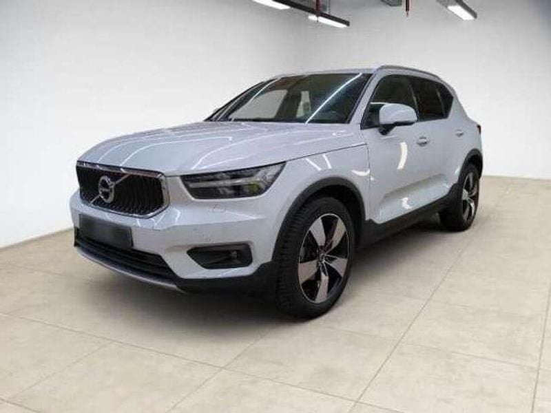 Crystal white Gebraucht 2021 Volvo XC40 Momentum SUV | 24.500 € (Guter Preis) - Bild 1/4