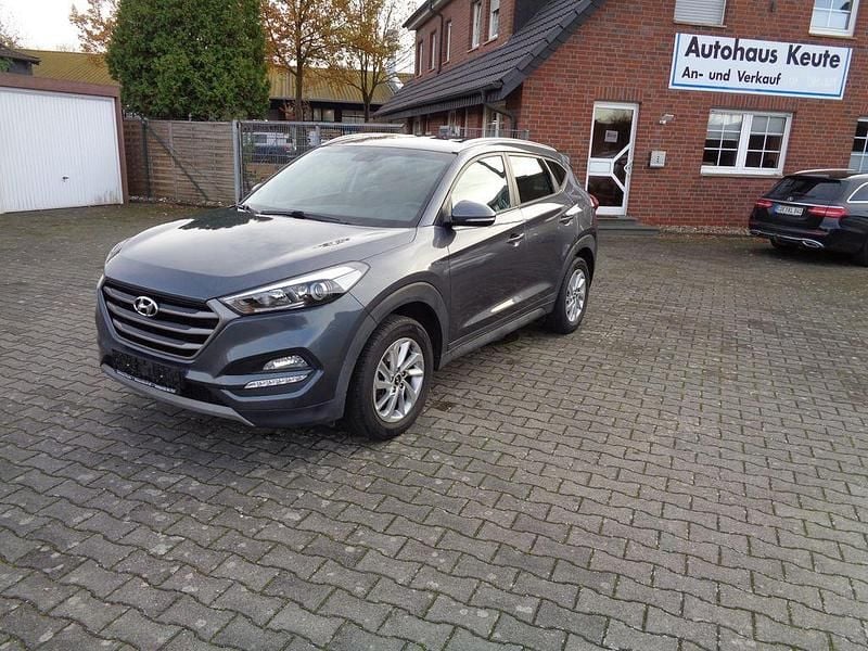 Grau Gebraucht 2018 Hyundai Tucson SUV | 15.900 € (Fairer Preis) - Bild 1/4