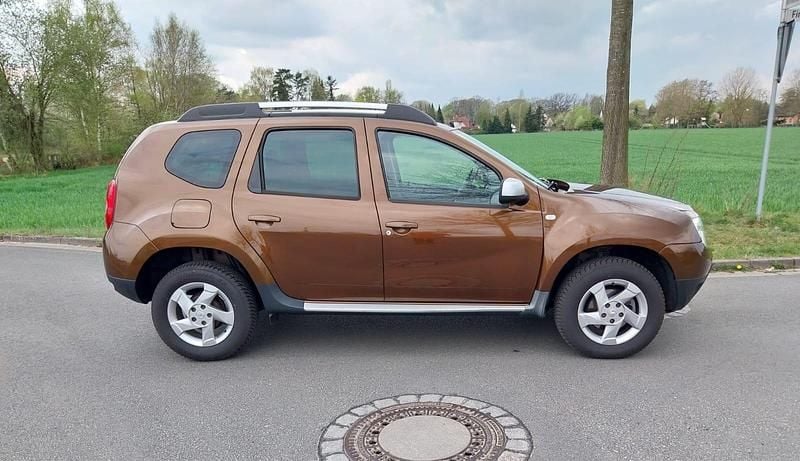 Braun Gebraucht 2011 Dacia Duster Kombi | 8.900 € (Teuer) - Bild 1/4