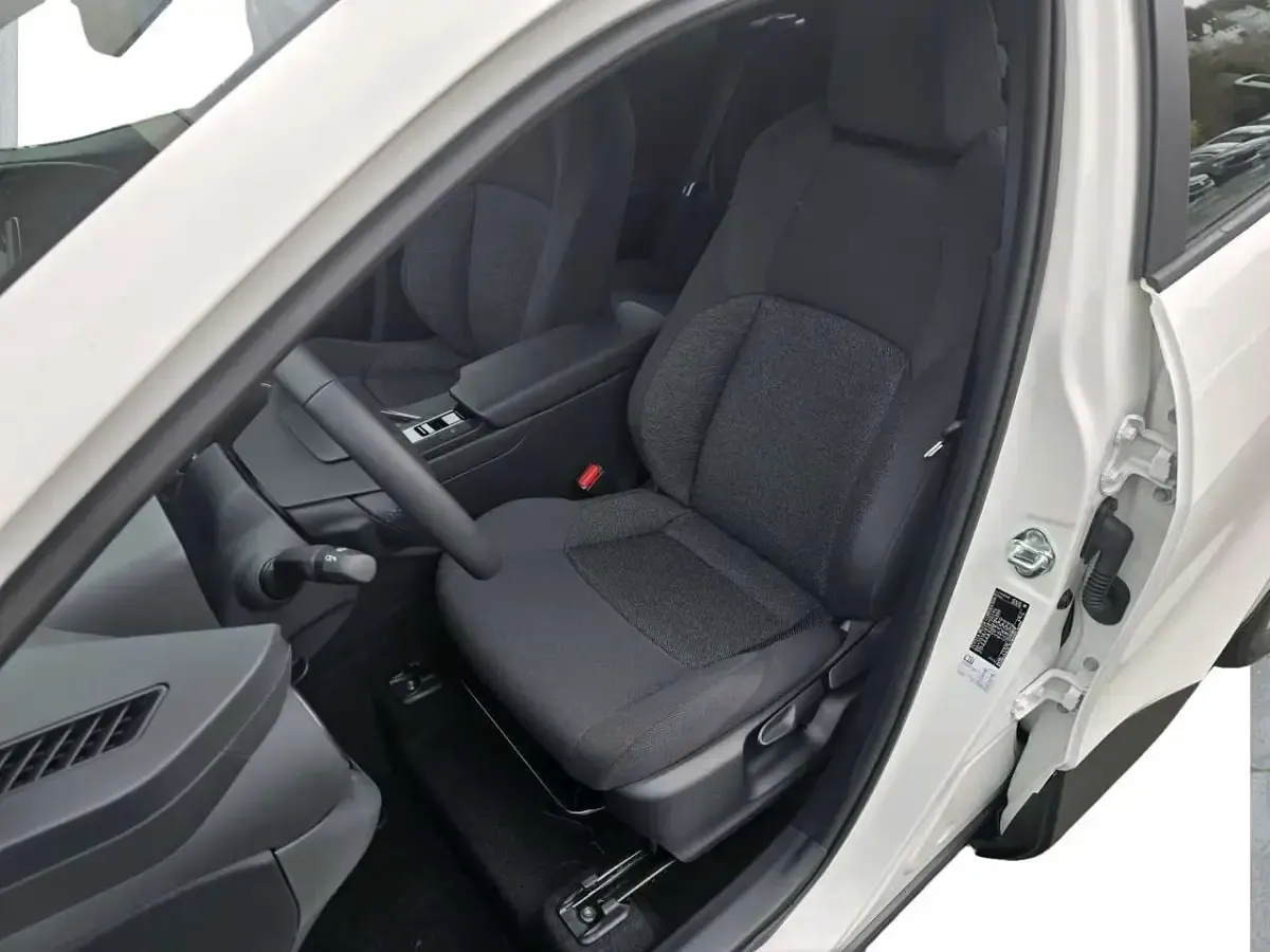 Gebraucht Toyota C-HR Active 140 PS (102 kW) 2026 Weiß SUV