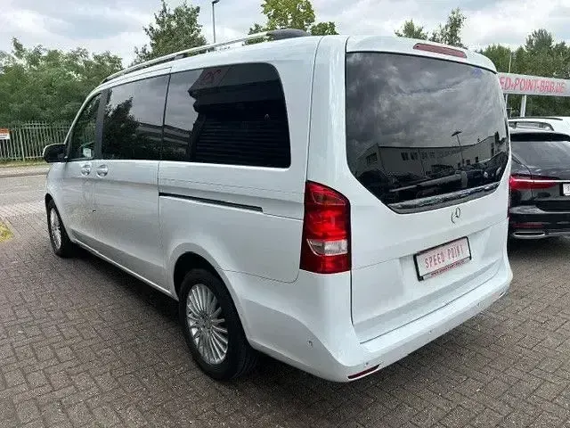 Gebraucht Mercedes V220 Edition 163 PS (119 kW) 2016 Blau Van / Kleinbus