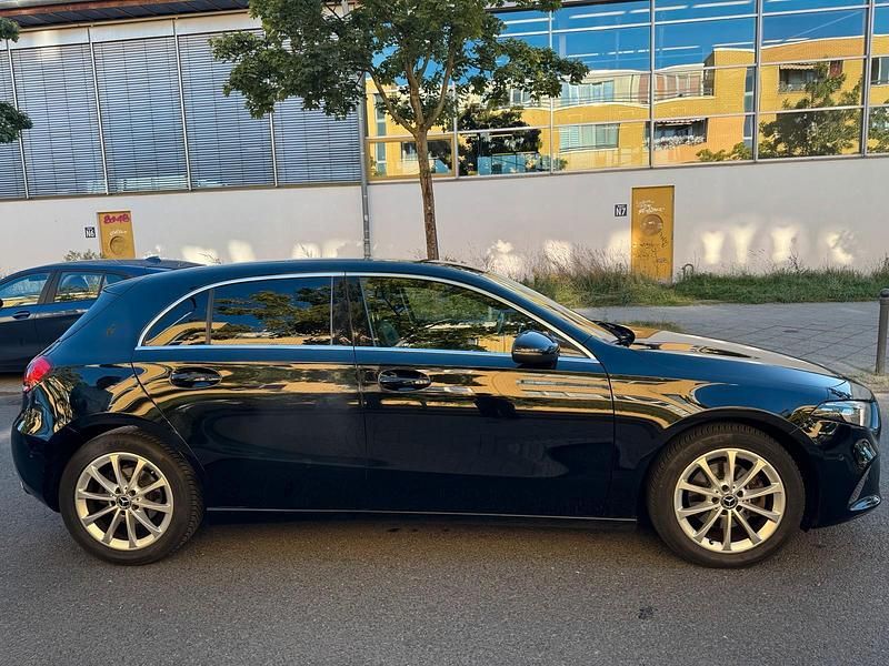 Gebraucht Mercedes A200 163 PS (119 kW) 2018 Schwarz Limousine