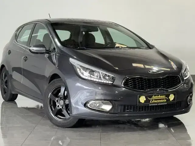Gebraucht Kia Ceed Spirit 135 PS (99 kW) 2013 Grau Kleinwagen
