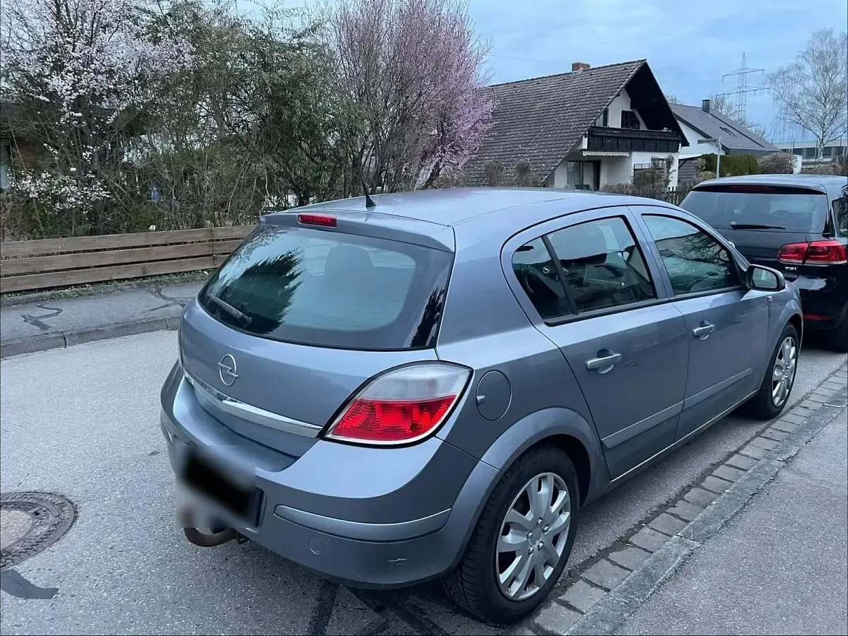 Gebraucht Opel Astra 90 PS (66 kW) 2006 Andere farben Limousine