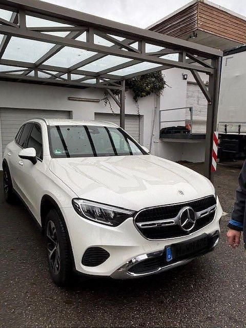 Gebraucht Mercedes GLC300e 197 PS (144 kW) 2023 Weiß SUV