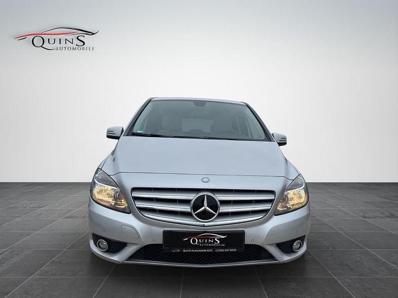 Gebraucht Mercedes B180 122 PS (89 kW) 2012 Silber Van / Kleinbus