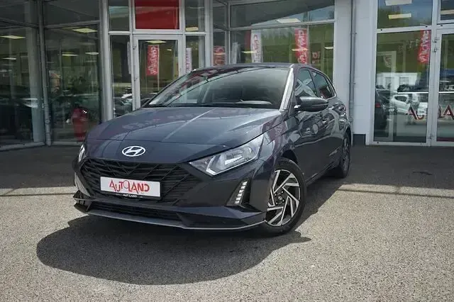 Neu Hyundai i20 79 PS (58 kW) 2025 Auroragreymet. Kleinwagen