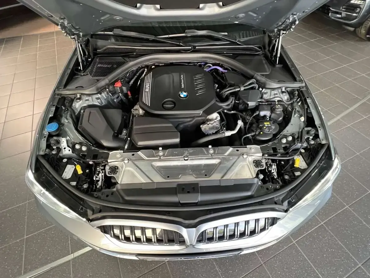 Gebraucht BMW 318 Sport Line 150 PS (110 kW) 2022 Skyscraper grau Kombi