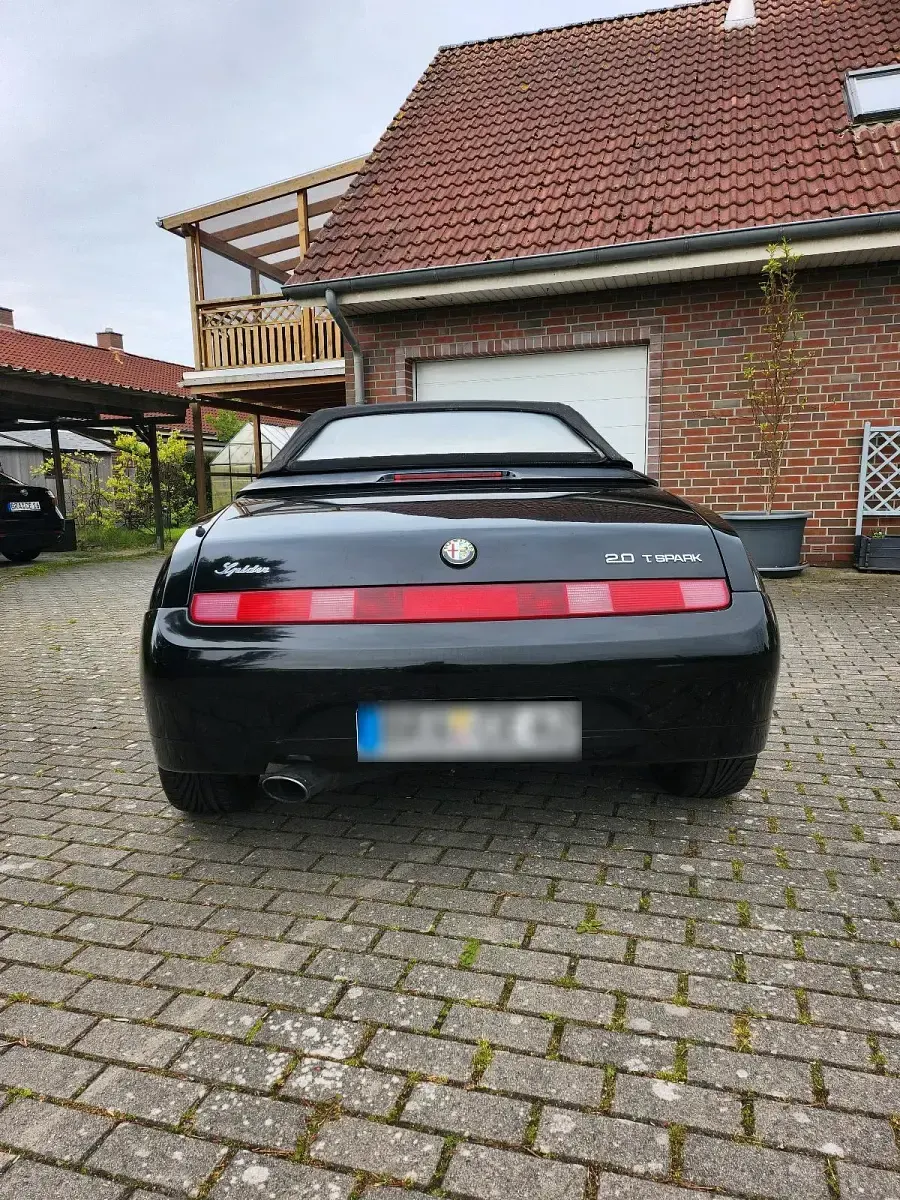 Second-hand Alfa Romeo Spider 155 CP (114 kW) 1999 Negru Cabrio