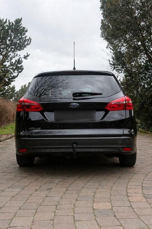 Gebraucht Ford Focus Titanium 120 PS (88 kW) 2016 Schwarz Kombi