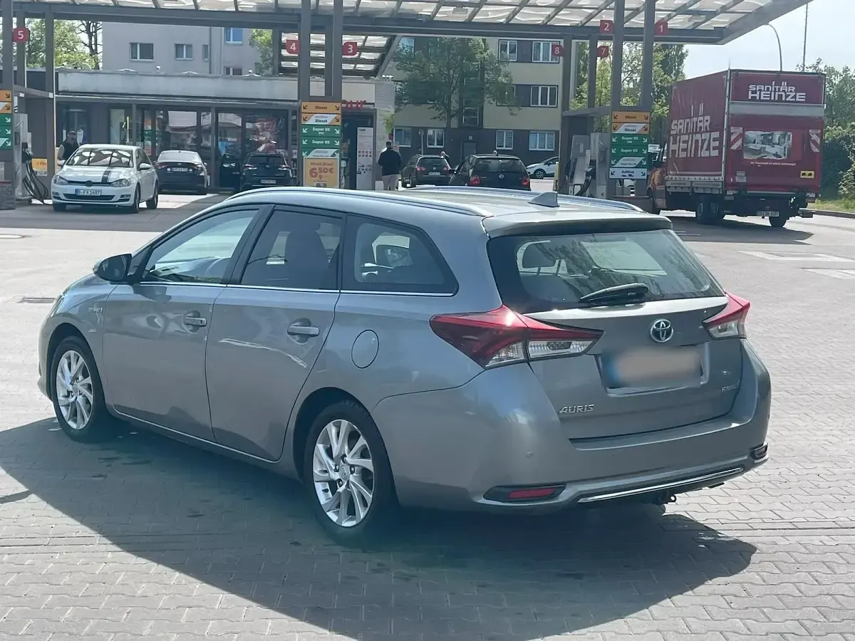 Gebraucht Toyota Auris 99 PS (72 kW) 2018 Grau Kombi