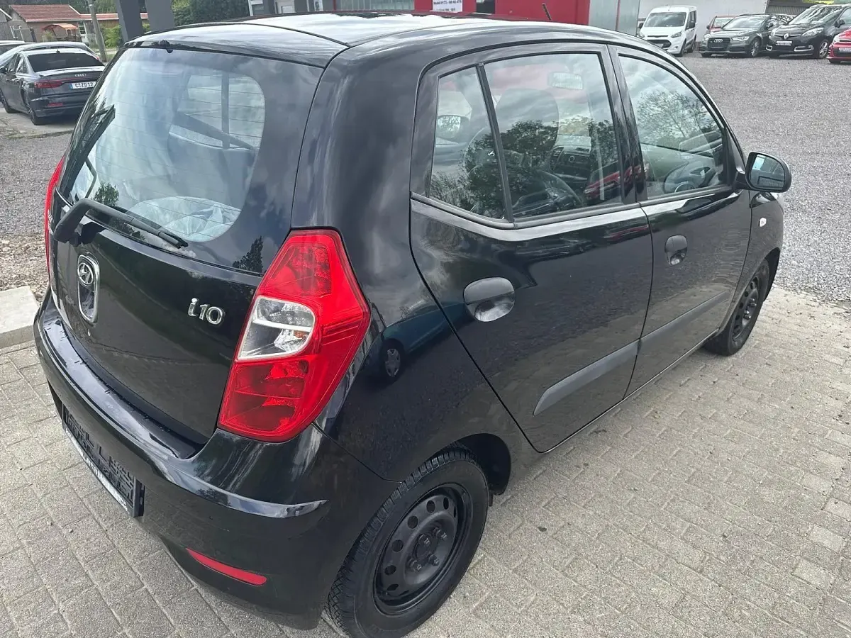 Gebraucht Hyundai i10 Edition 69 PS (50 kW) 2012 Schwarz Kleinwagen