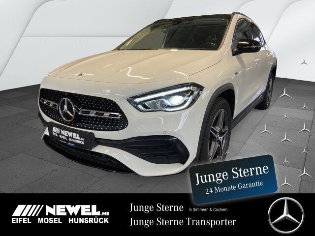 Polarweiß Gebraucht 2021 Mercedes GLA250 AMG SUV | 41.888 € - Bild 1/4
