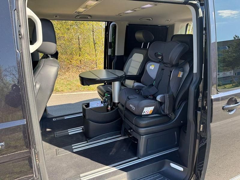 Second-hand VW Multivan Highline 199 CP (146 kW) 2020 Negru Monovolum