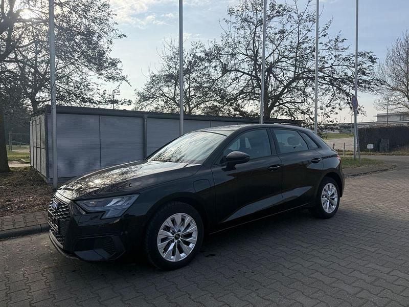 Schwarz Gebraucht 2022 Audi A3 Basis Limousine | 19.990 € (Guter Preis) - Bild 1/4