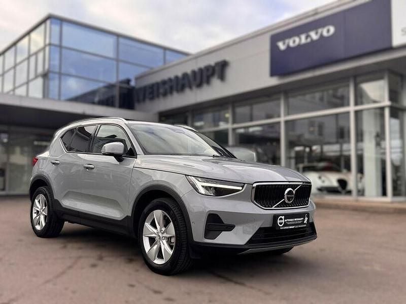 Grau Gebraucht 2025 Volvo XC40 Core SUV | 36.400 € (Fairer Preis) - Bild 1/4