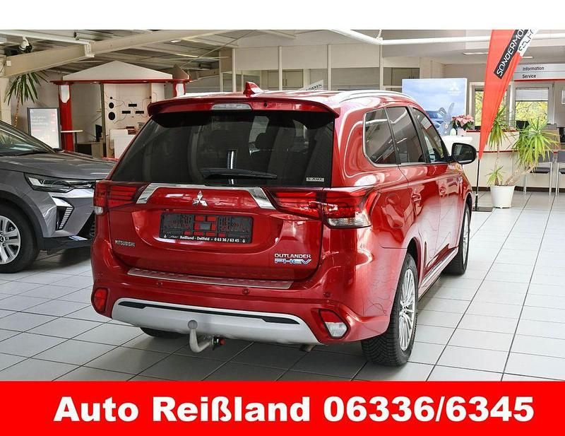 Gebraucht Mitsubishi Outlander P-HEV Top 135 PS (99 kW) 2019 Rot SUV