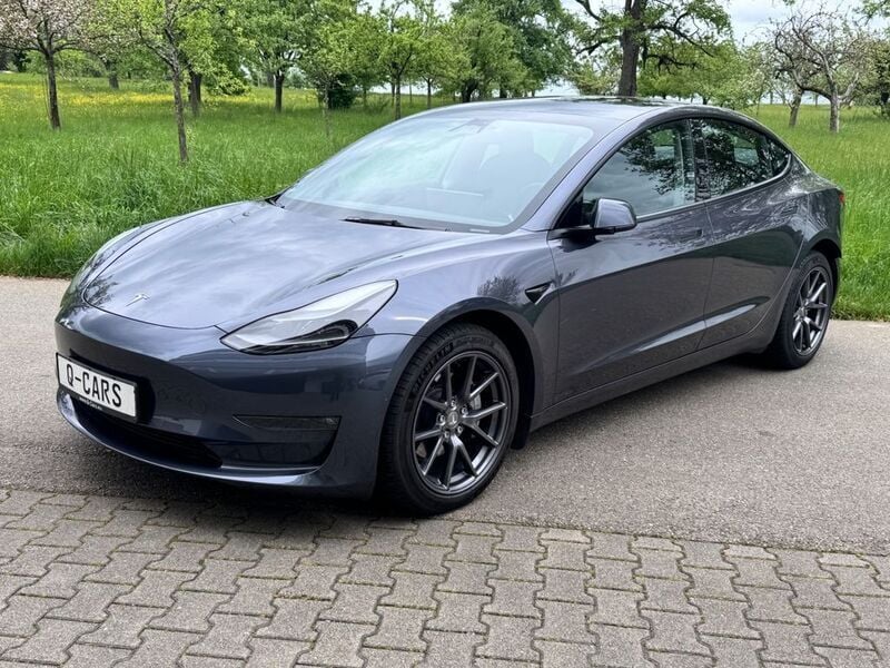 Grau Gebraucht 2022 Tesla Model 3 Long Range Limousine | 26.890 € (Superpreis) - Bild 1/4