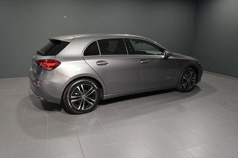 Gebraucht Mercedes A200 Advanced 150 PS (110 kW) 2025 Metalliclack mountaingrau Limousine
