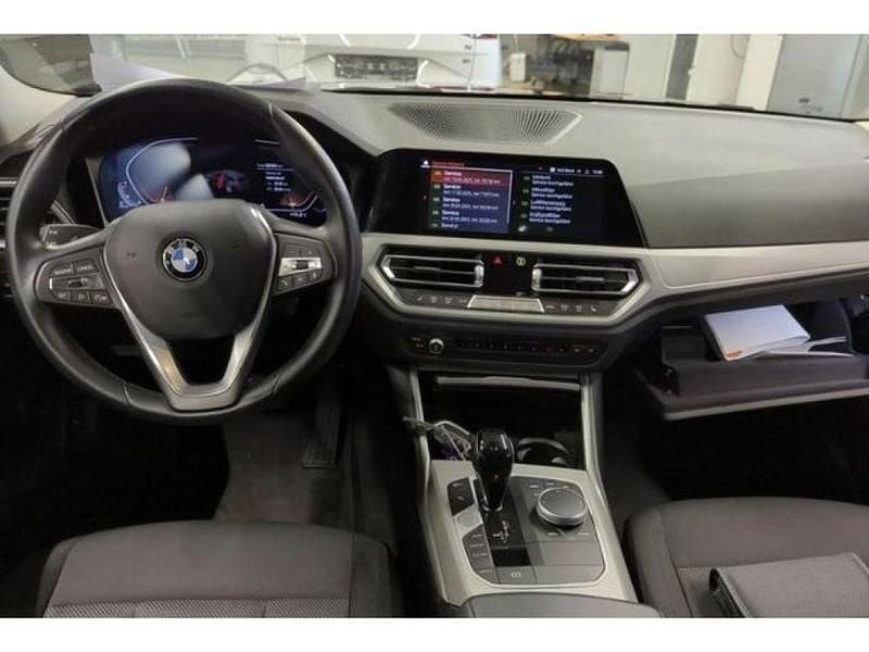 Gebraucht BMW 318 Advantage 150 PS (110 kW) 2022 Schwarz ii/bonnet fluid black Kombi