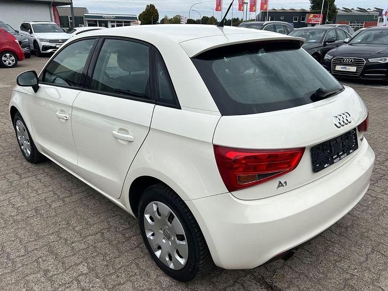 Gebraucht Audi A1 Sportback Attraction 86 PS (63 kW) 2013 Weiß Kleinwagen