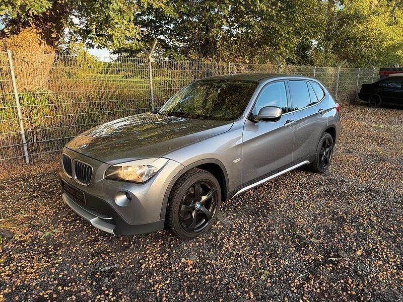 Grau Gebraucht 2011 BMW X1 xLine SUV | 6.499 € (Superpreis) - Bild 1/4
