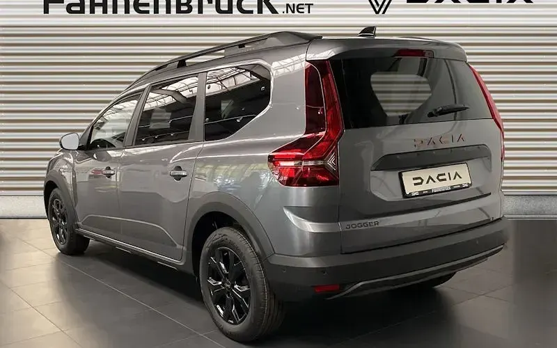 Neu Dacia Jogger Extreme 101 PS (74 kW) 2025 Grau Van / Kleinbus