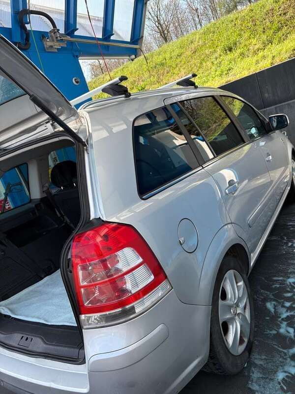 Silber Gebraucht 2010 Opel Zafira Edition Van / Kleinbus | 3.000 € (Fairer Preis) - Bild 1/4