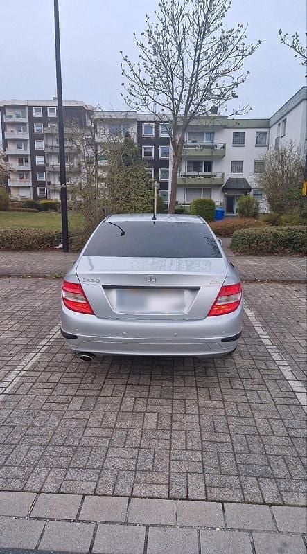 Gebraucht Mercedes C220 170 PS (125 kW) 2009 Silber Limousine