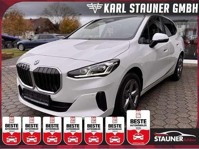 Weiß Gebraucht 2024 BMW 218 Active Tourer Luxury Line Van / Kleinbus | 25.880 € - Bild 1/2