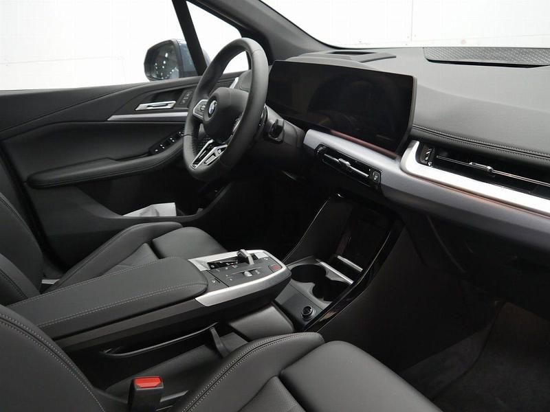 Second-hand BMW 220 Efficient Dynamics 170 CP (125 kW) 2024 Gri Monovolum