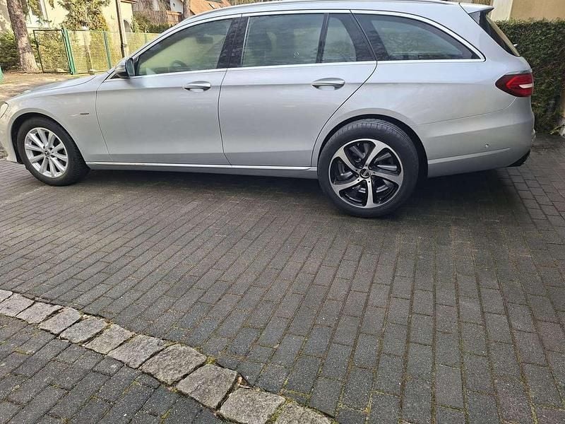 Gebraucht Mercedes E220 Avantgarde 194 PS (142 kW) 2019 Silber Kombi