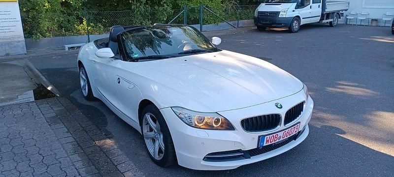 Weiß Gebraucht 2010 BMW Z4 Comfort Edition Cabrio | 19.999 € (Guter Preis) - Bild 1/4
