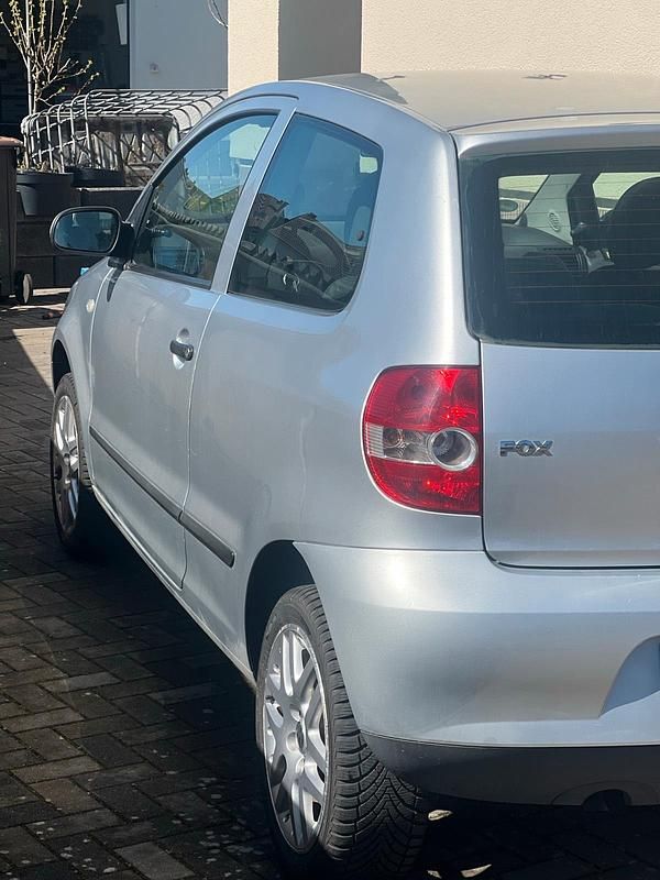 Gebraucht VW Fox 55 PS (40 kW) 2006 Silber Kleinwagen