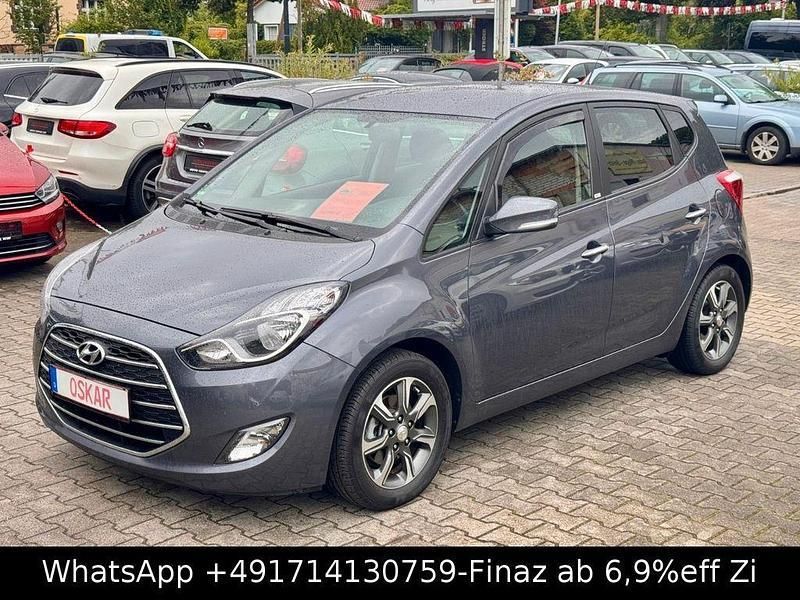 Grau Gebraucht 2017 Hyundai ix20 Passion Van / Kleinbus | 11.990 € (Fairer Preis) - Bild 1/4