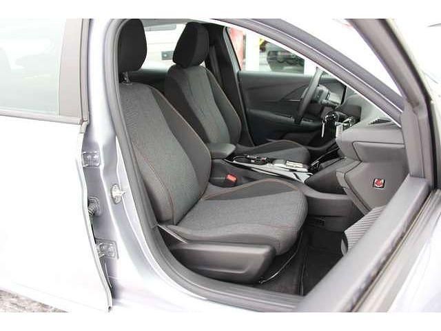 Gebraucht Peugeot e-208 Style 100 kW (136 PS) 2025 Kleinwagen