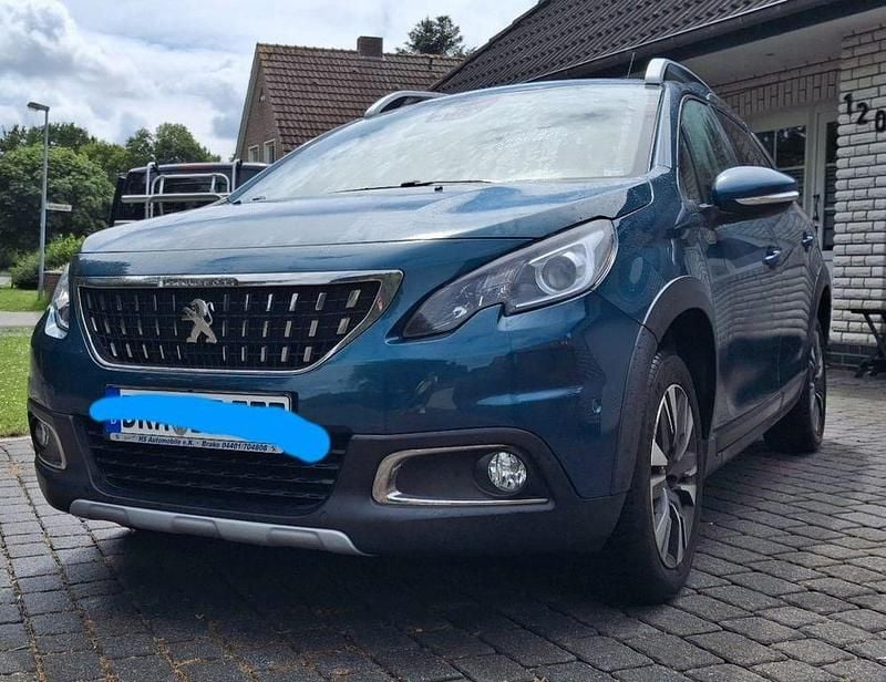 Grün Gebraucht 2018 Peugeot 2008 Allure SUV | 8.700 € (Superpreis) - Bild 1/4