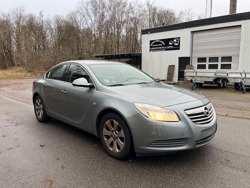 Gebraucht Opel Insignia Edition 140 PS (102 kW) 2012 Silber Limousine