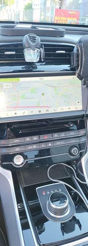 Gebraucht 2017 Jaguar XE R-Sport Limousine | 18.500 € - Bild 1/4
