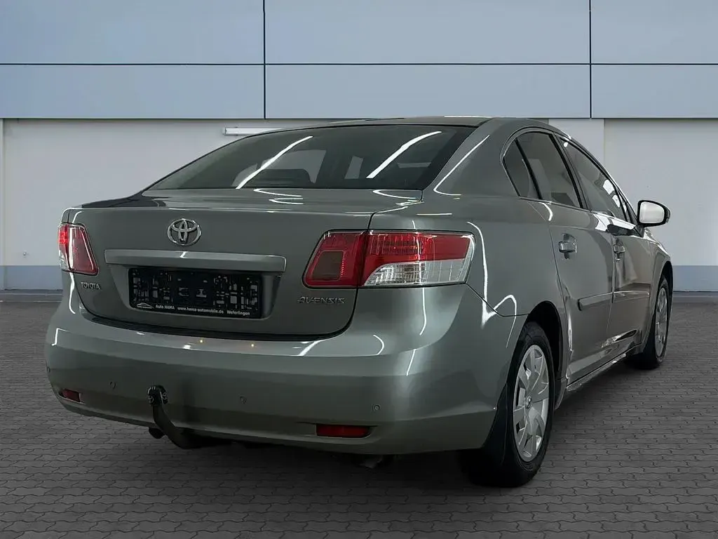 Gebraucht Toyota Avensis Sol 147 PS (108 kW) 2011 Silber Limousine