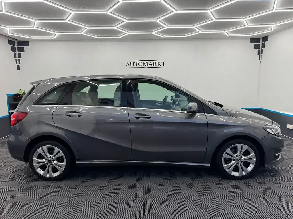 Gebraucht Mercedes B200 Style 156 PS (114 kW) 2018 Grau Kleinwagen